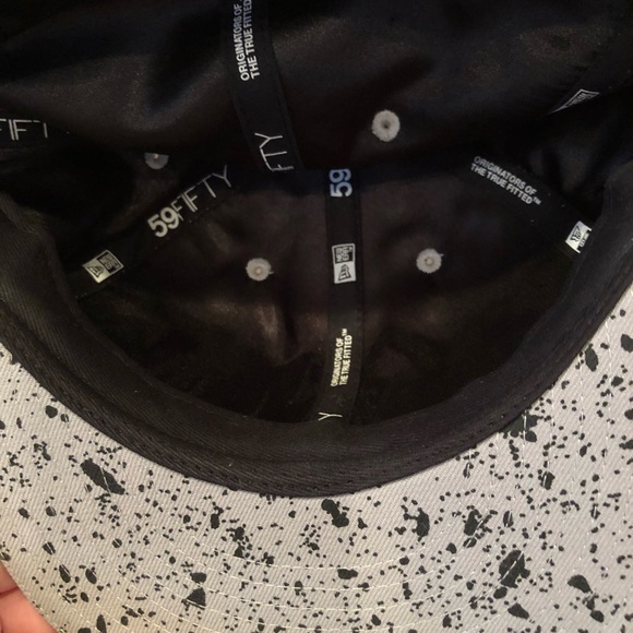 Undefeated New Era “Play Dirty” fitted - Picture 7 of 8